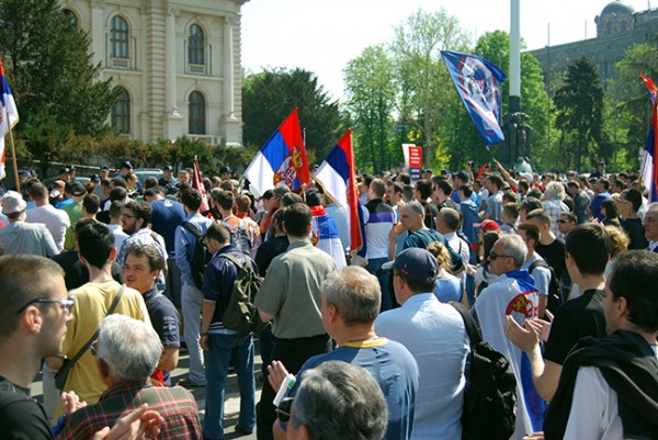 protest-ispred-skupstine-09